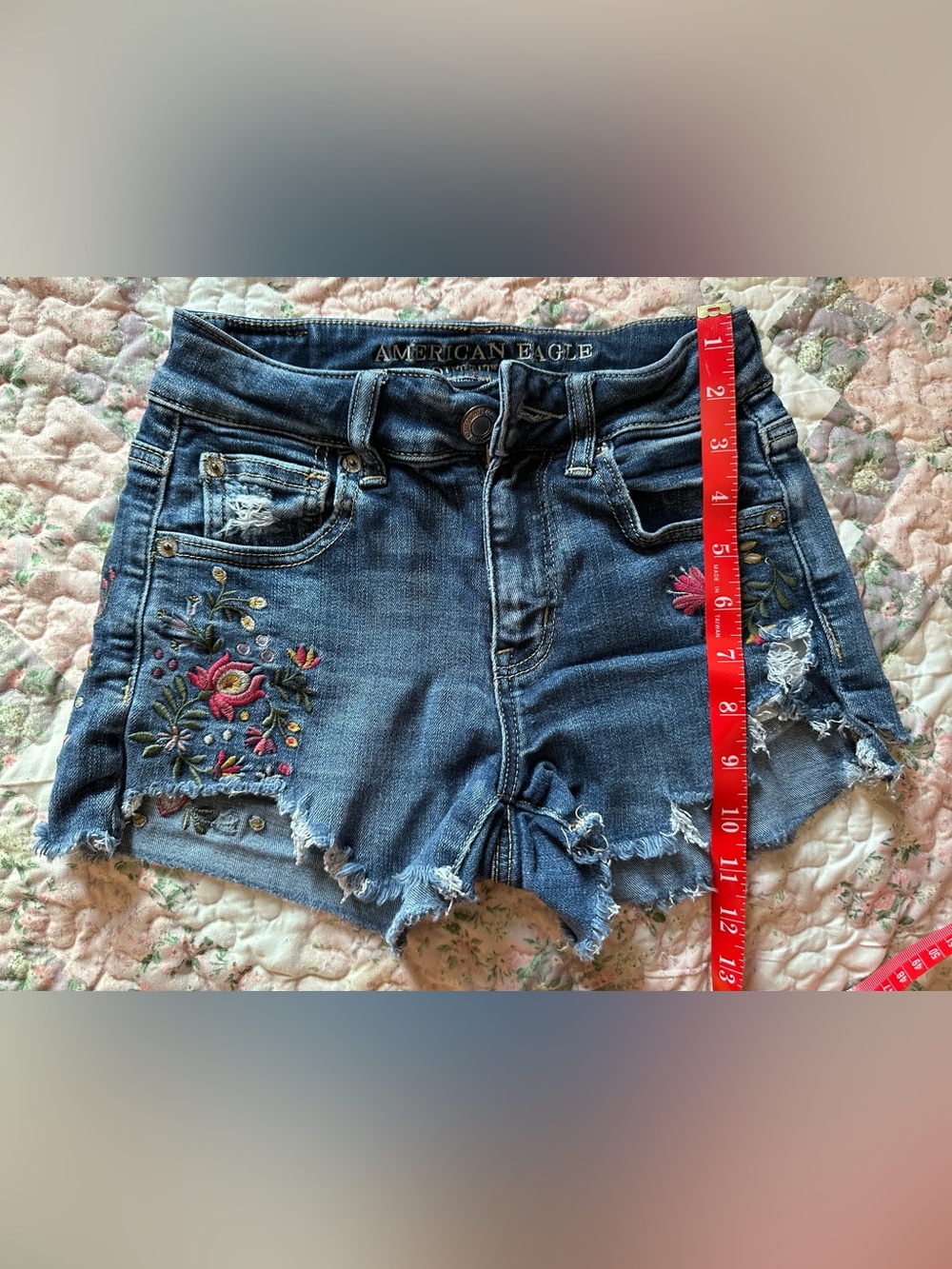American Eagle Women’s High Rise Floral Embroidery Cutoff Denim Shorts - Picture 6 of 6